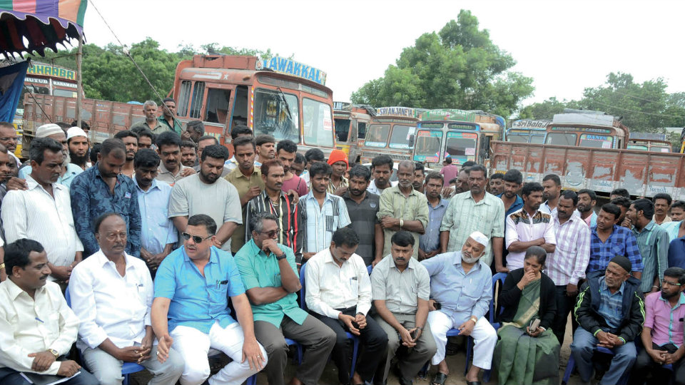 Lorry owners agree to clear rice and wheat lying at Railway Goods Shed