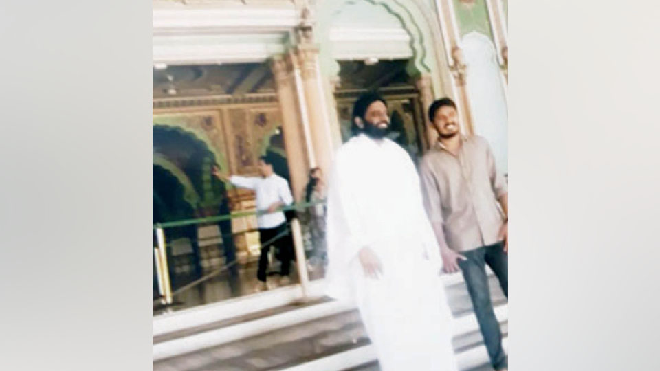 Kerala Godman’s ‘durbar’ in Mysore Palace