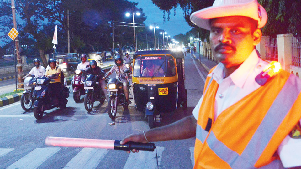 City Traffic Police get shoulder blinkers for safety during night