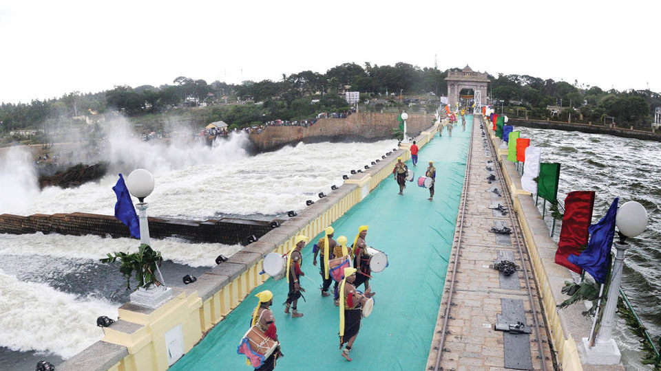 CM offers ‘bagina’ to Cauvery at KRS