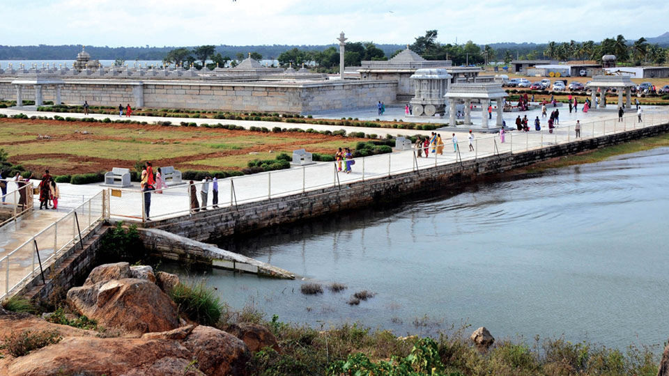 Sri Venugopala Swamy Temple in KRS backwaters attracting visitors, devotees like magnet