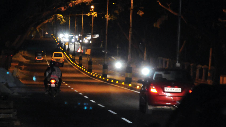Raised median marker reflectors installed on Hunsur Road