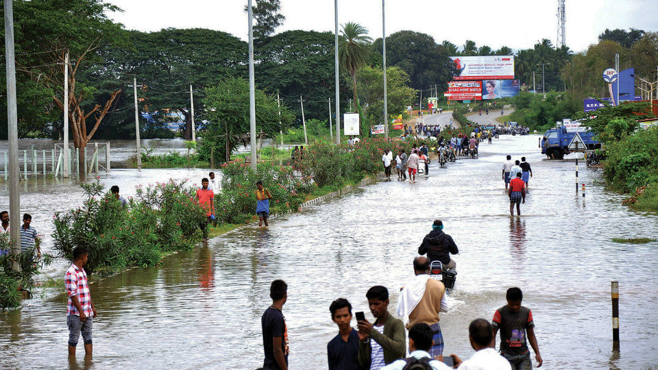 Flash Flood Mysuru-Nanjangud Highway blocked