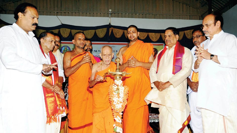 Pejawar Seer inaugurates new Hall at Sri Krishnadhama