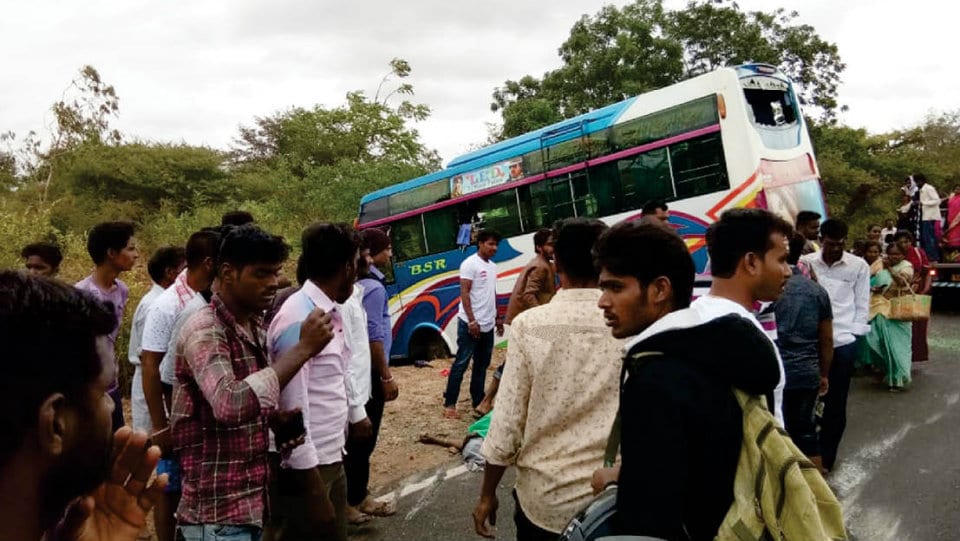 One dead, five injured in mini bus accident at Hanur