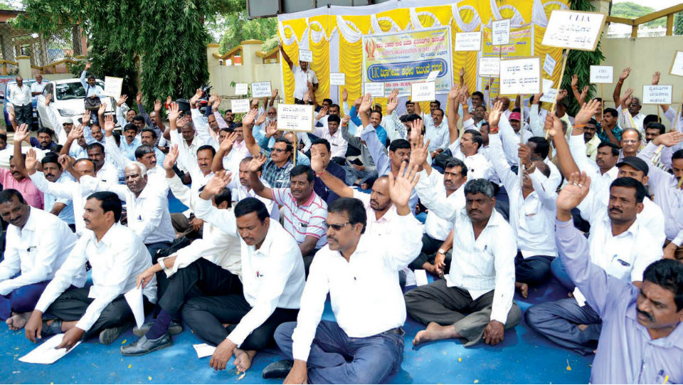 LIC agents stage protest urging for fulfilment of demands
