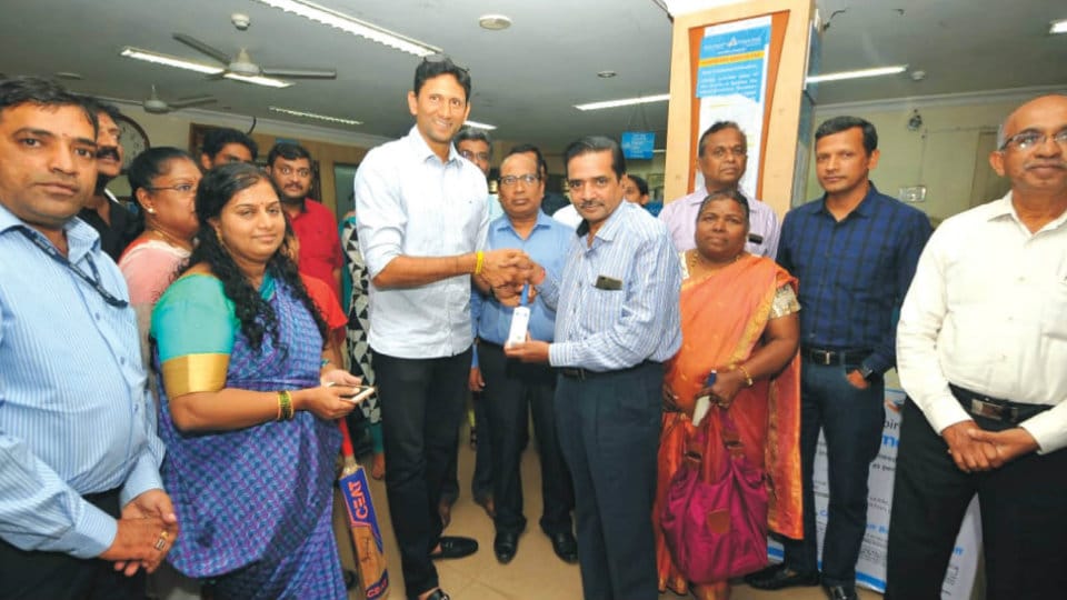 Cricketer B.K. Venkatesh Prasad visits Canara Bank branches in city