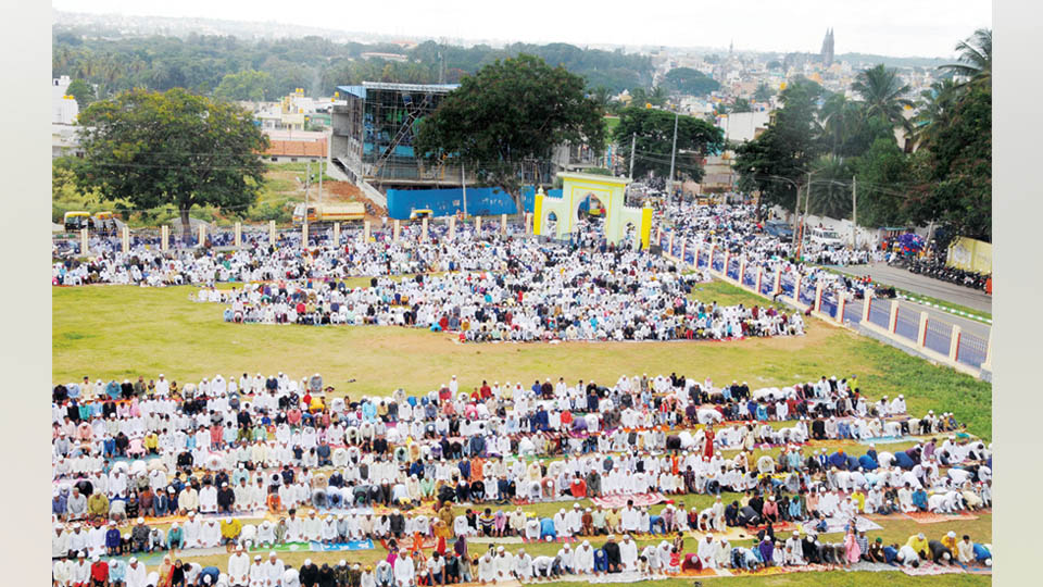 Thousands offer Bakrid prayers at Eidgah Maidan