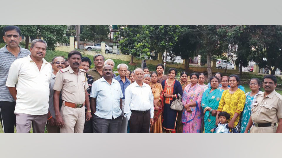 JL Puram Police hold residents meeting