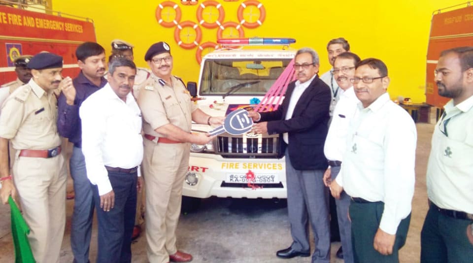 Bank Note Paper Mill donates vehicle to Fire Service