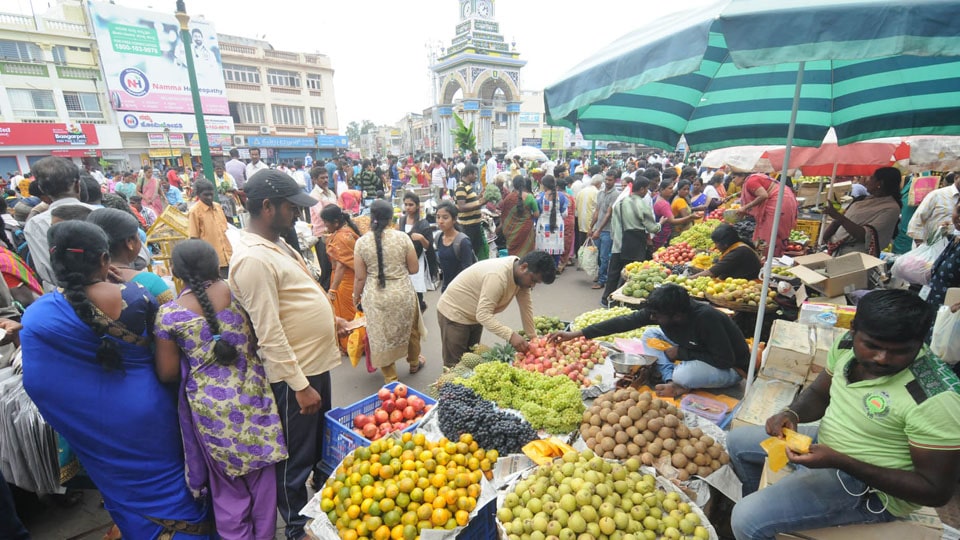 Gowri-Ganesha: Shoppers throng city markets