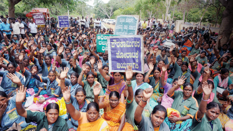 Ahead of Dasara…: ‘Brooms Down’ Pourakarmikas threaten agitation