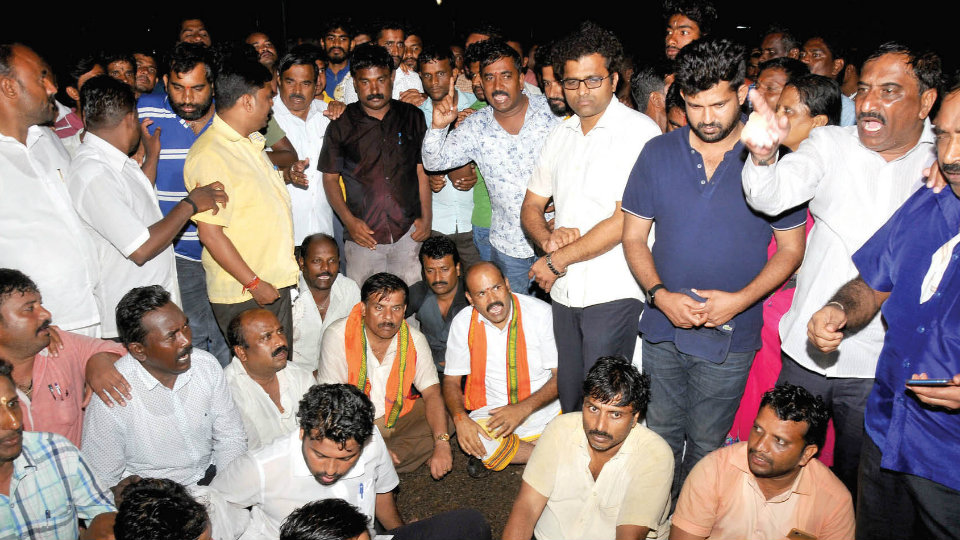 Former Mayor Sandesh Swamy and other BJP leaders assaulted