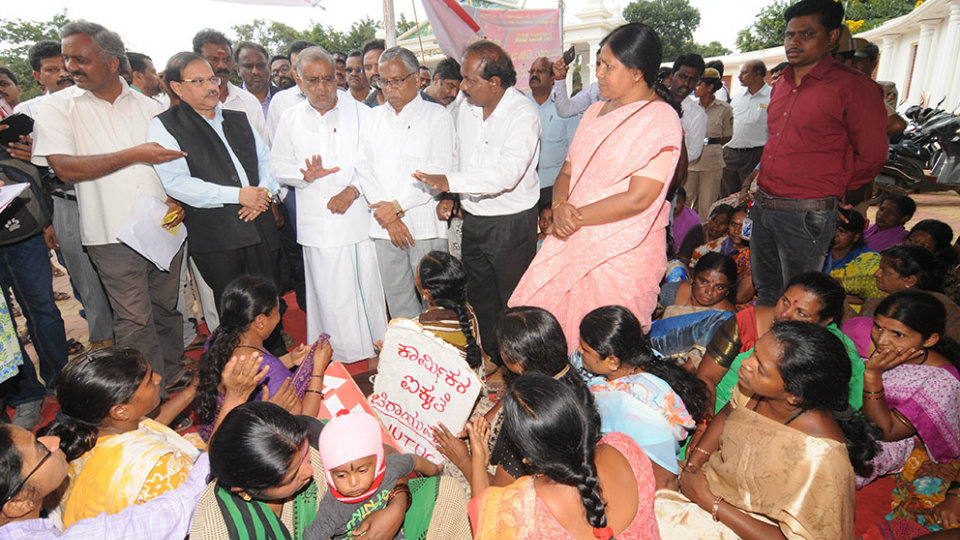 UoM women Civic workers call off stir after G.T. Devegowda’s visit