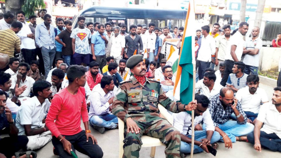 Villagers stage protest against Cop for disrespecting retired Soldier