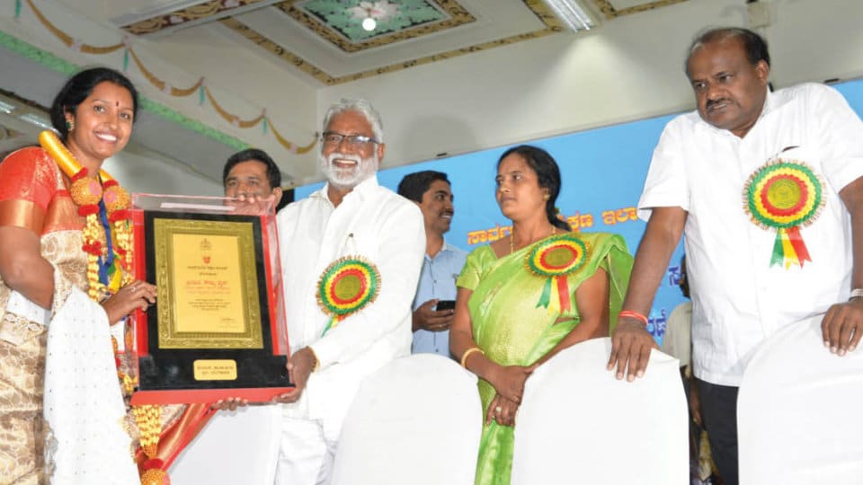 City’s Soumya Jain receives Best Teacher Award