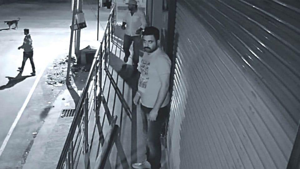 Futile attempt to rob Khadi Shop close to MLA’s house