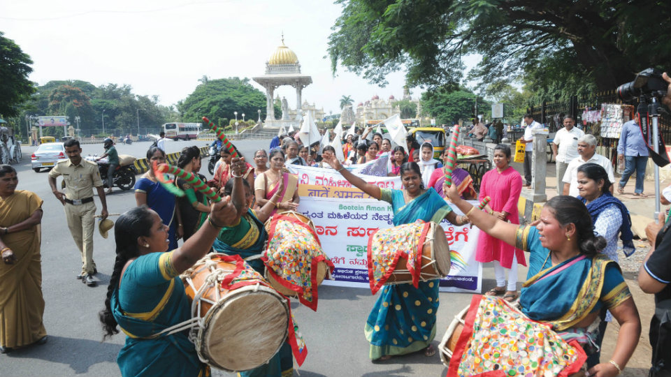 Women’s organisations take out ‘Save Democracy’ jatha in city