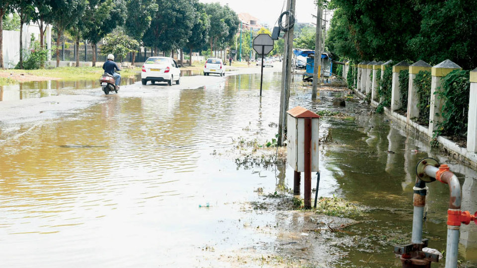 Rain water inundates houses in Hinkal