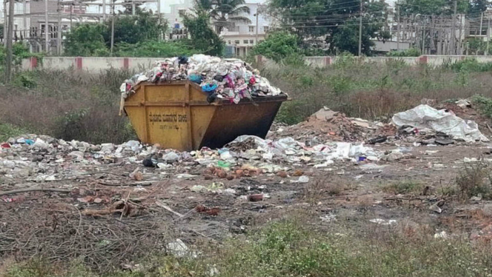 Overflowing garbage bin, a regular sight at Vijayanagar