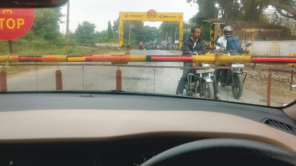 Blaring announcement at Railway Gate near KRS Road
