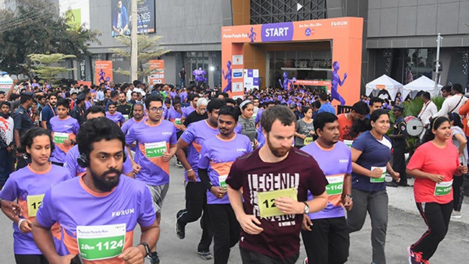 Hundreds take part in Forum Purple Run