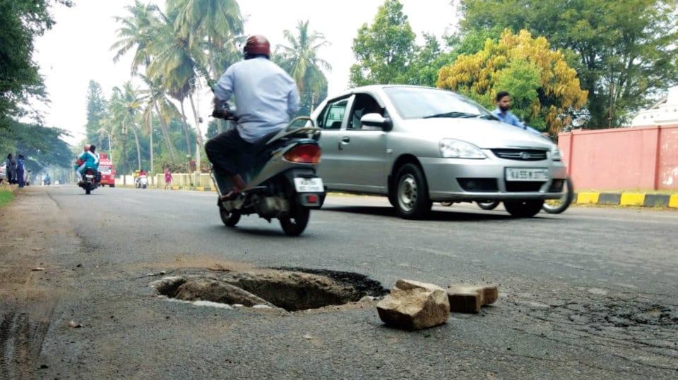 Manhole in front of Chamundi Vihar Stadium posing danger