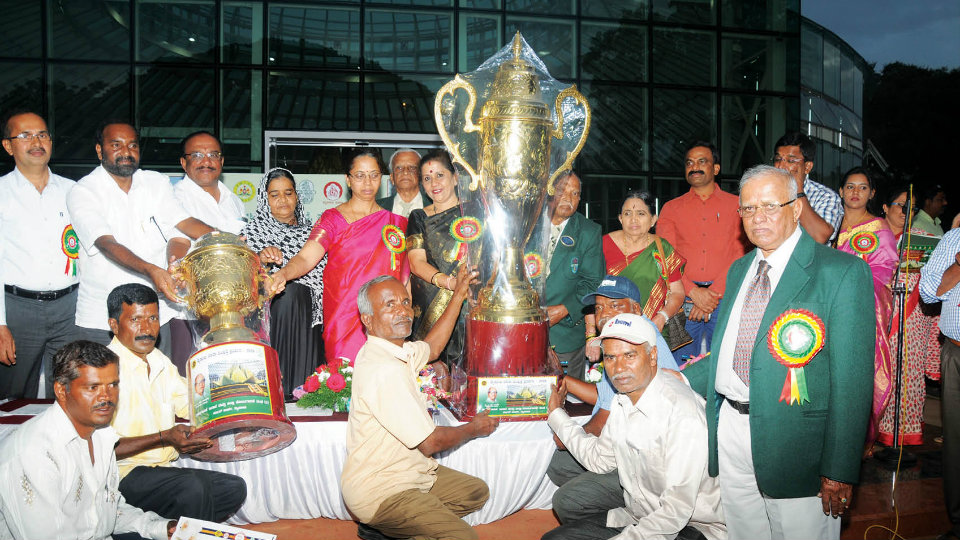Dasara Flower Show prizes distributed