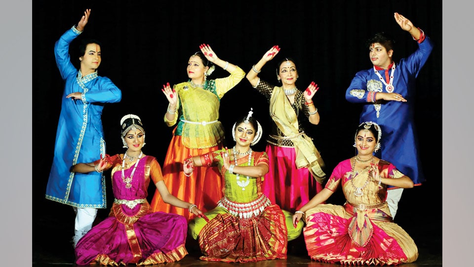 Image of bharatanatyam dancers performing on stage-DC044216-Picxy
