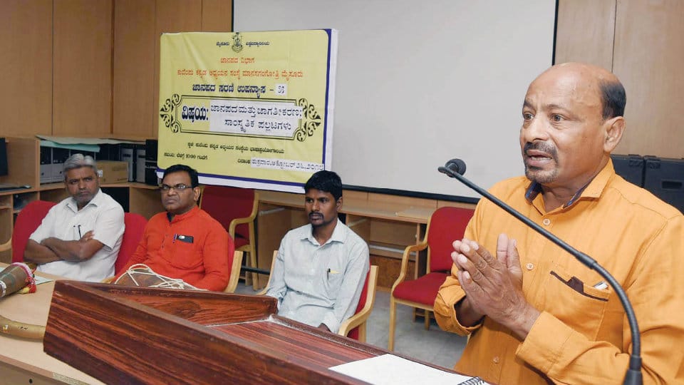 Day-long seminar on folklore practices held in city