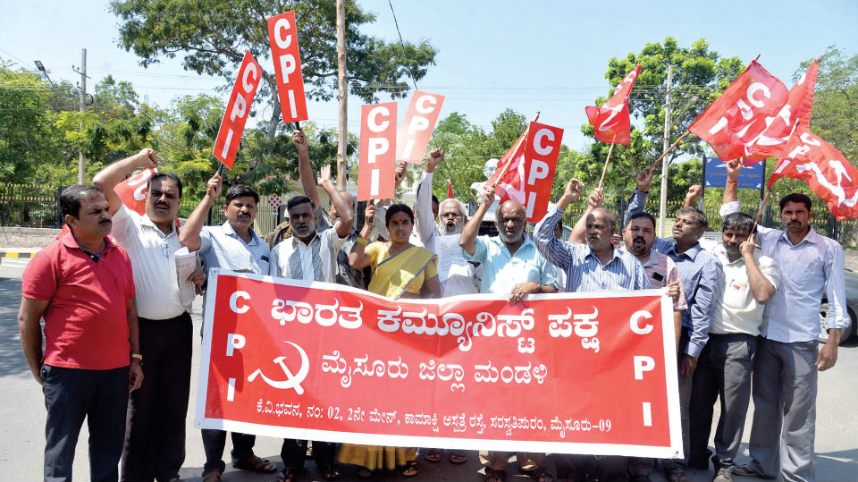 CPI stages protest against Rafale deal