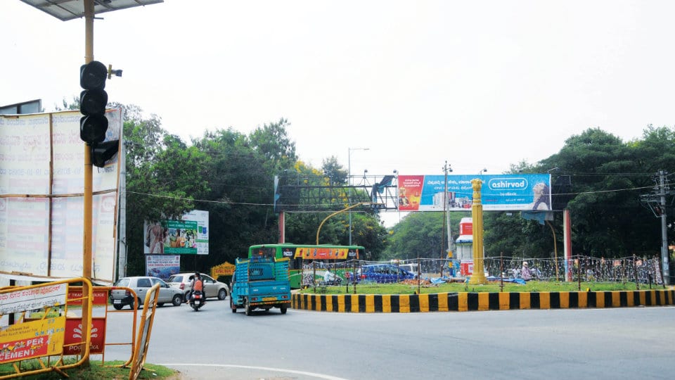 Ugly billboard across Lalitha Mahal Palace Road draws flak from motorists