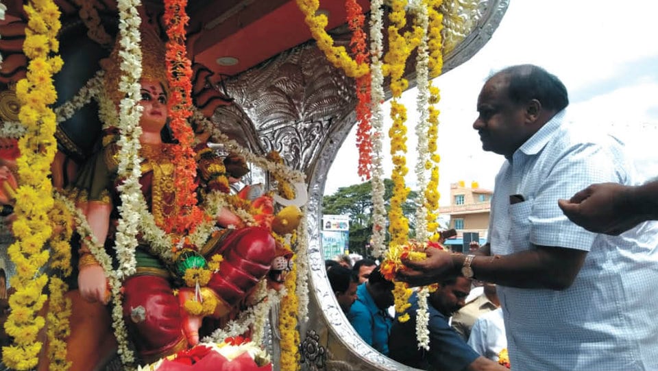 CM launches Grameena Dasara at Periyapatna
