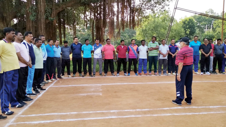Dronacharya Award recipient Beedu takes fitness session for PE teachers in city