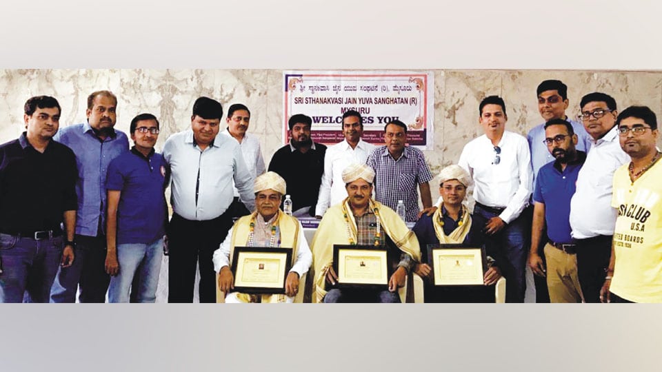 Past Presidents of Sthanakvasi Jain Sangh felicitated