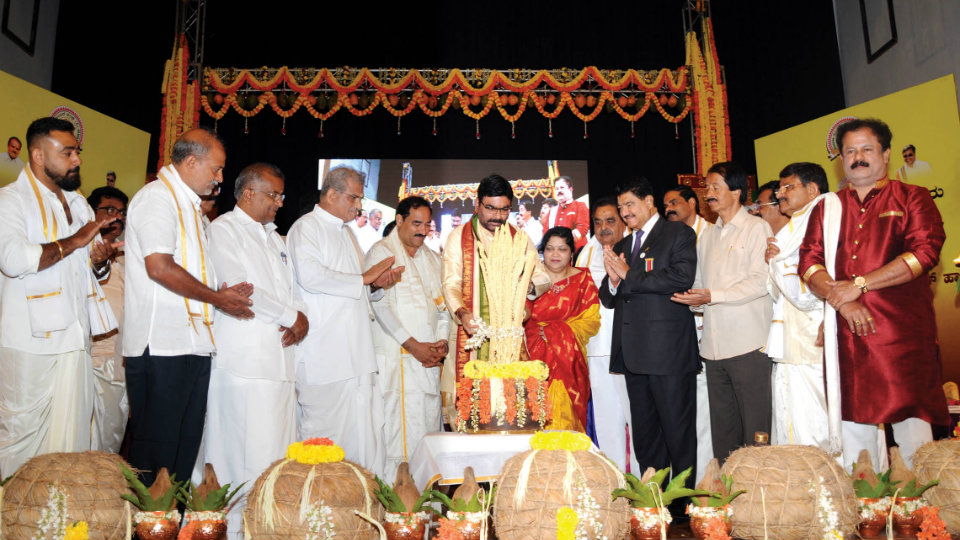 Dr. Veerendra Heggade inaugurates Bunts Convention Hall in city