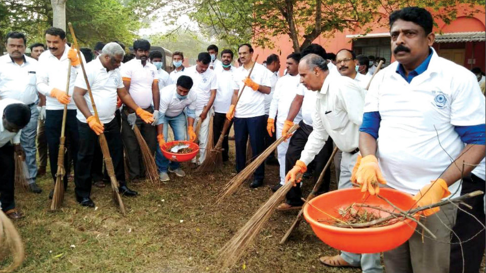 ‘Respect Indian Constitution, keep your surroundings clean’