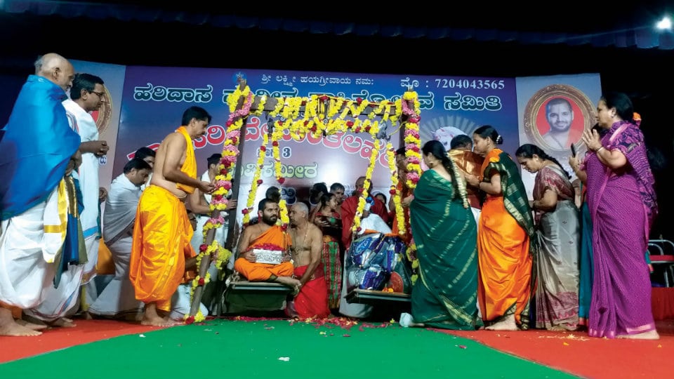 ‘Thulabhara’ performed on Sri Vadiraja Mutt Seer