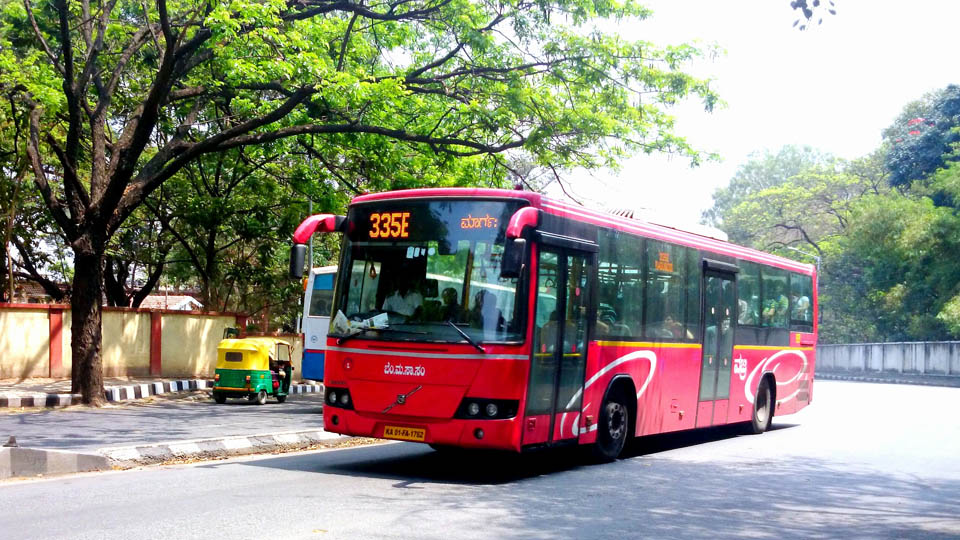 KSRTC drivers barred from carrying mobiles on duty