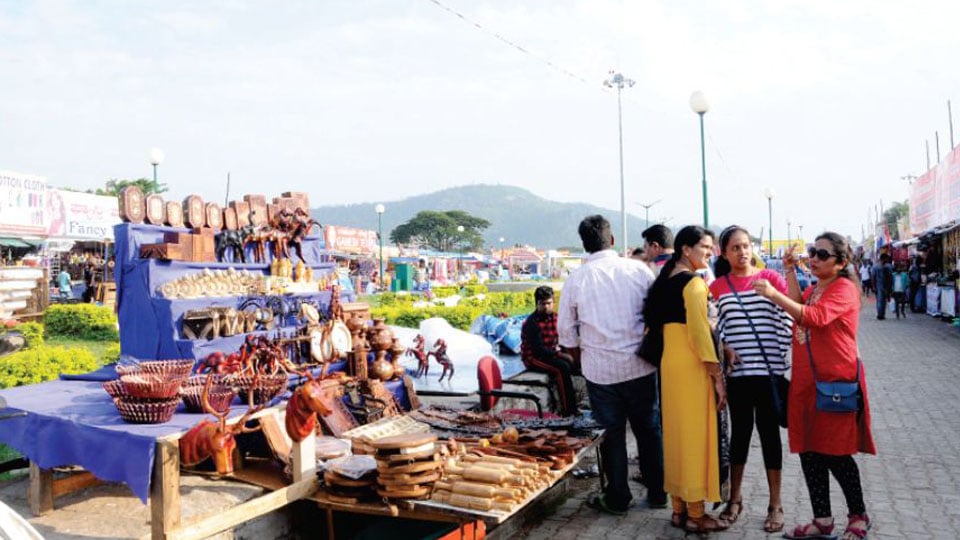 Visitors to Dasara Expo on the rise, but business down