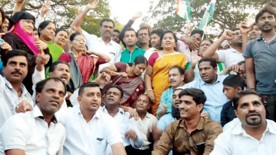 Exclusion of Tanveer Sait from Cabinet: Supporters block road