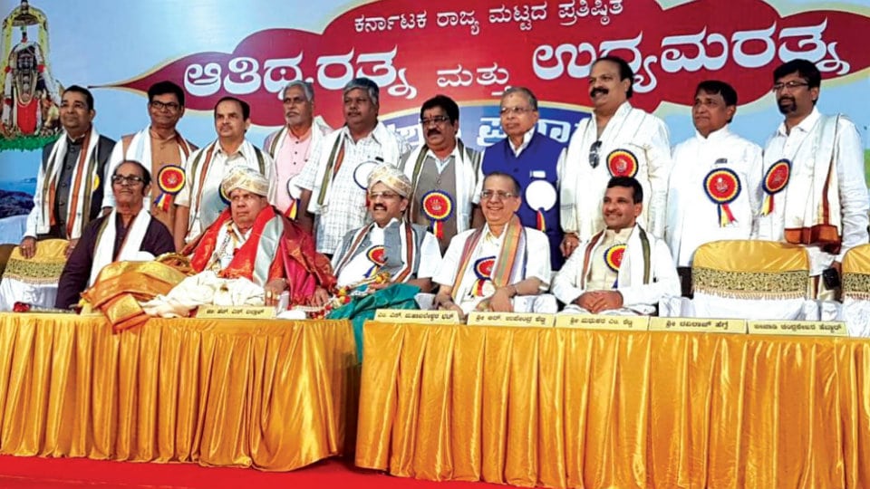 City hoteliers receive ‘Athithya Ratna’ Award