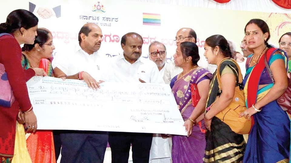 CM launches Badavara Bandhu, Kayaka Yojana Schemes