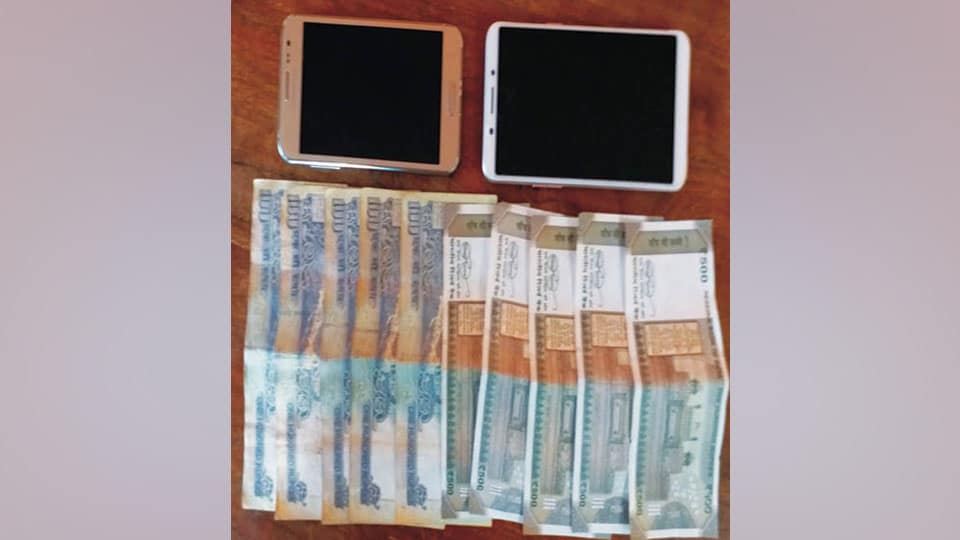 Two arrested for threatening, decamping with mobile phones and cash