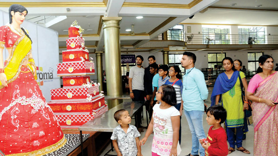 Visitors throng cake festival even before inauguration