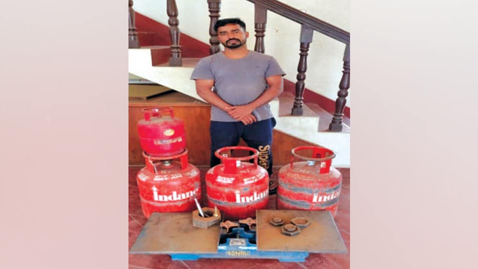 Illegal LPG refilling unit raided