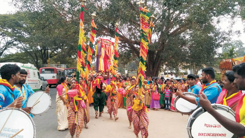 District Kannada Literary Meet begins at Periyapatna