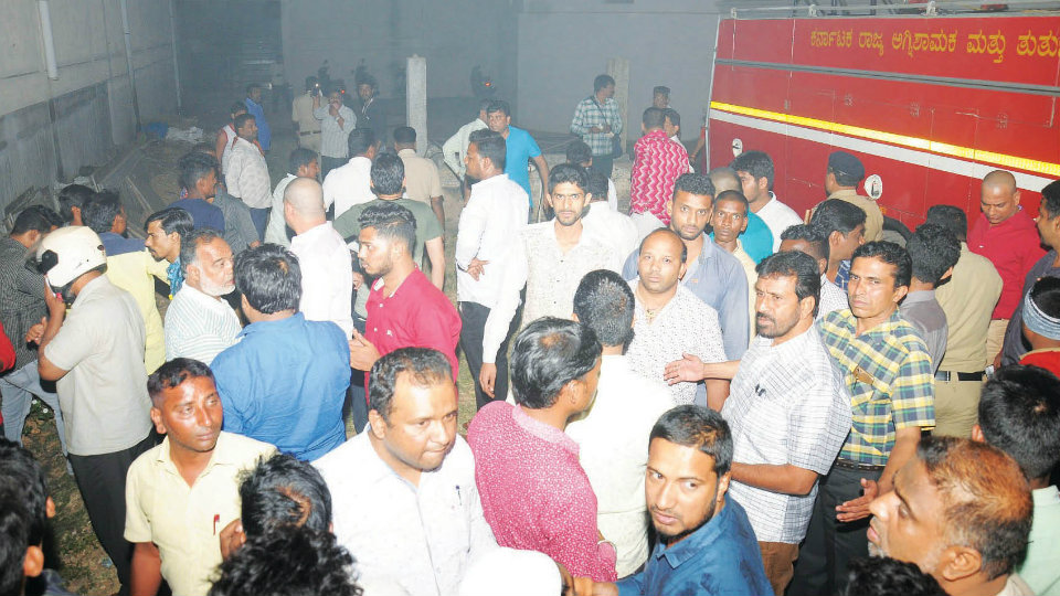 Bedding shop catches fire at Makkaji Chowk