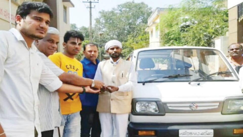 Chennai Youth Forum gifts Van to Ayub Ahmed, Messiah of unclaimed bodies