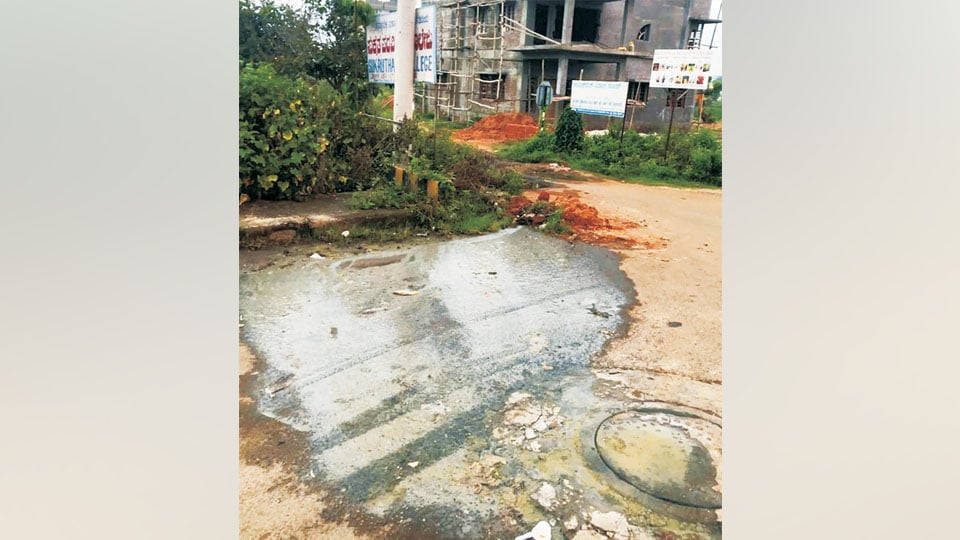 Overflowing manhole posing problem at Kanakadasanagar